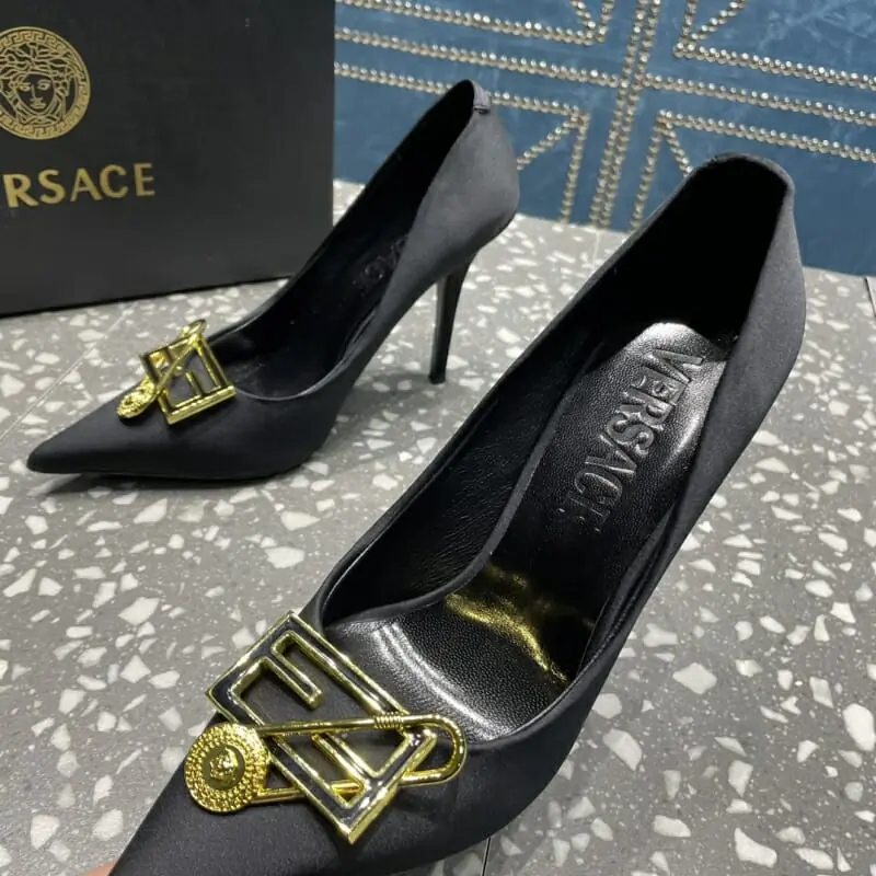 versace a talons hauts chaussures pour femme s_11b56001